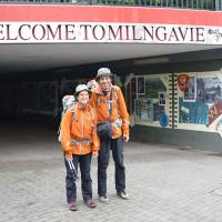 Popis: West Highland Way (Cesta západní vysočinou), začátek cesty na předměstí Glasgow, městečko Milngavie