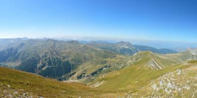 Popis: Na hoře Maja e Rops (2501 m), pohled k jihozápadu