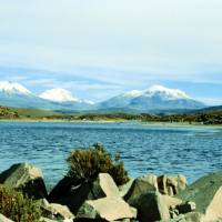 Popis: Lago Chungara a bolivijské sopky