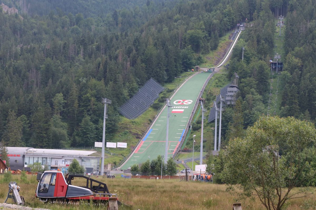 Tábořiště Zakopané, výhled na skokany na lyžích