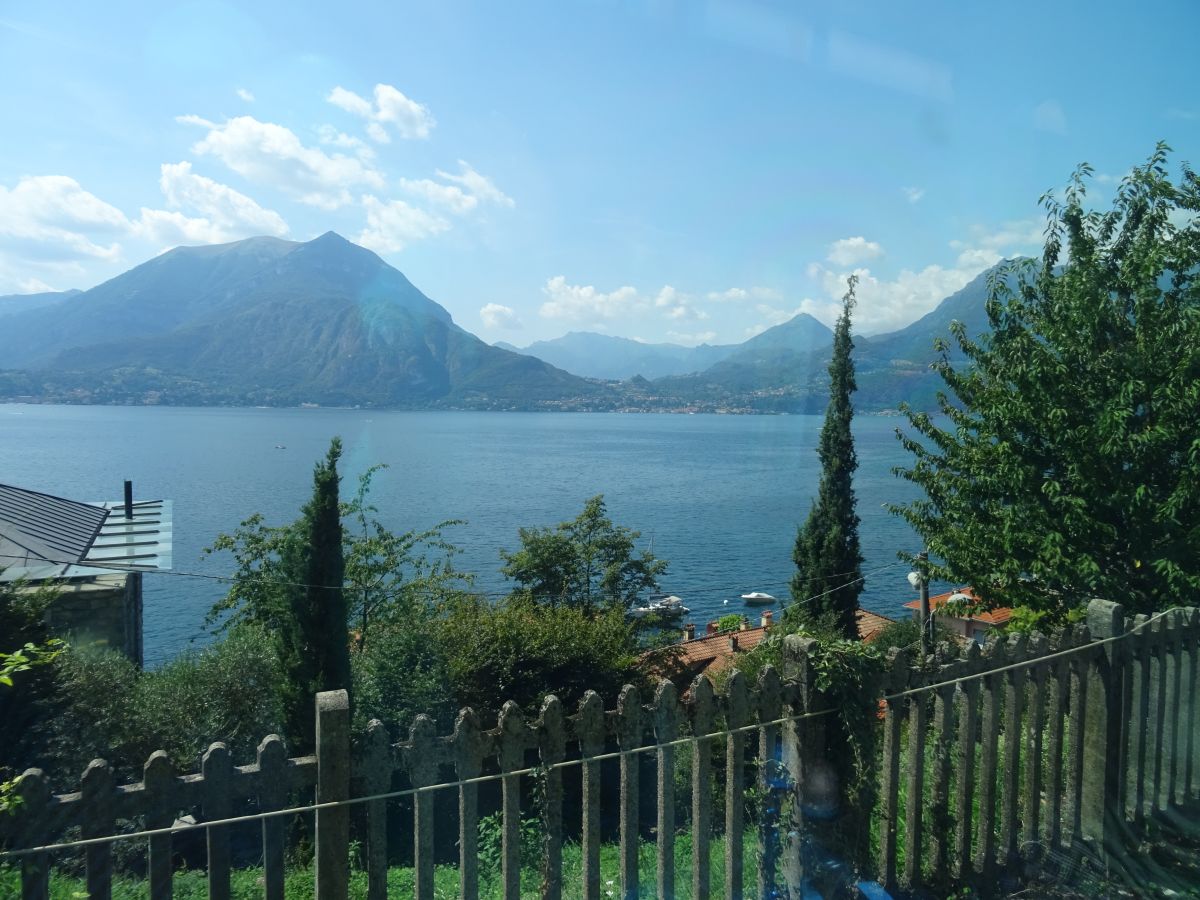 Z vlaku podél Lago di Como